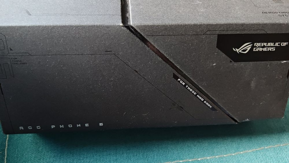 Продавам Asus Rog Phone 6D Ultimate 16Gb ram 512Gb storage