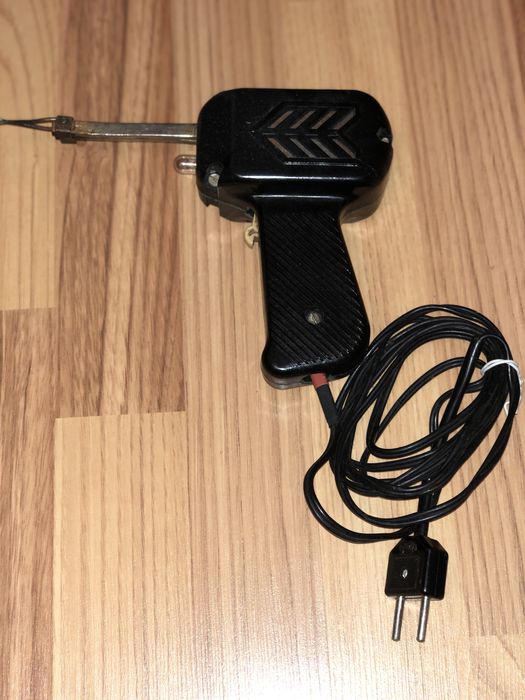 Pistol de lipit, romanesc