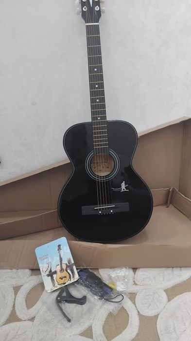 Гитара новыи 5 струны продаю с переездом