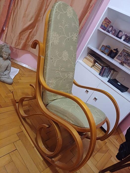 Люлеещ се стол, много красив и добре запазен