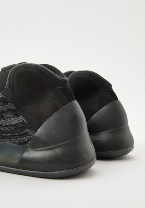 Продам новые оригинальные кроссовки Adidas YEEZY Boost