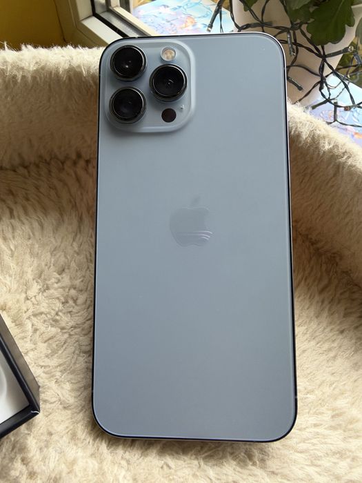 Apple iPhone 13 Pro Max 256GB Sierra Blue – отлично състояние, пълен комплект