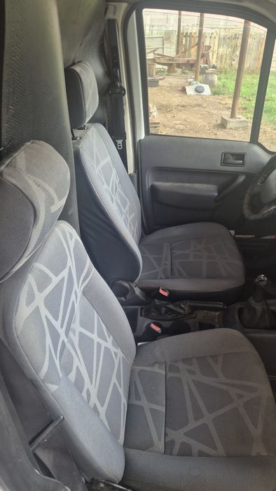 Vand sau dezmembrez ford transit connect