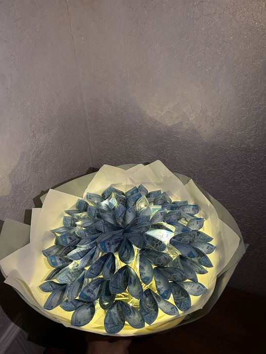 Ақшадан жасалған букет