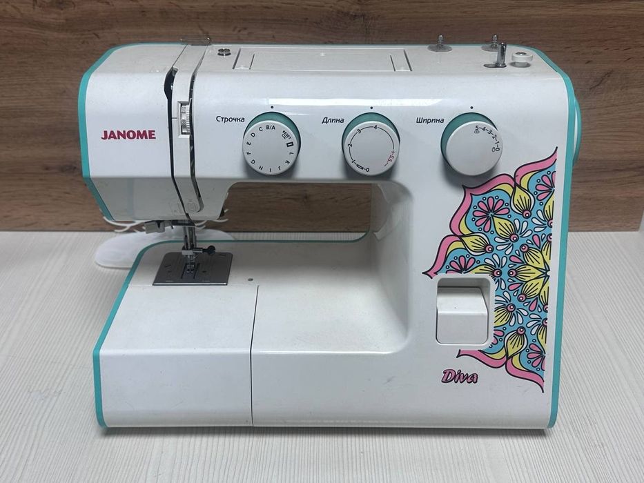 Швейная машина Janome