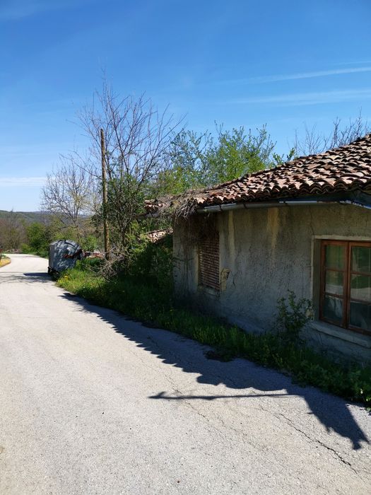 Дворно място със стара къща за събаряне в село Миндя