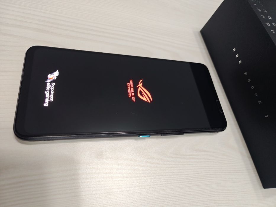 Telefon Gaming ROG Phone 7. 16 GB Ram, 512GB