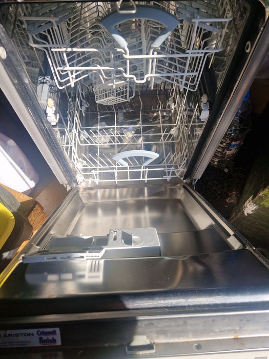 Встраеваемая посудомоечная машина