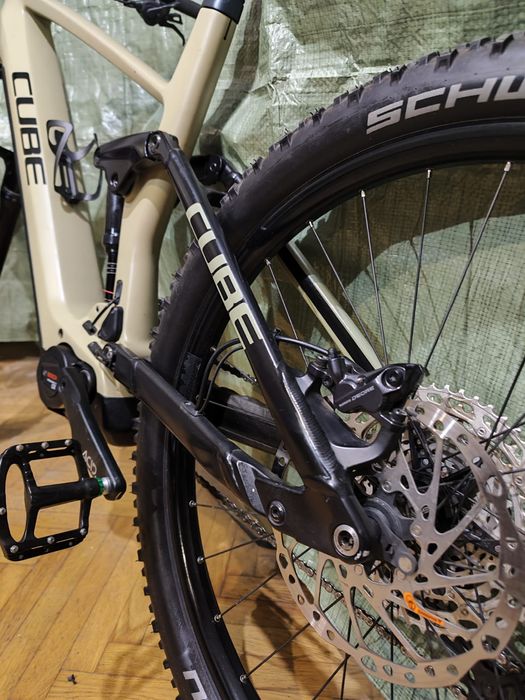 Cube stereo carbon 750w