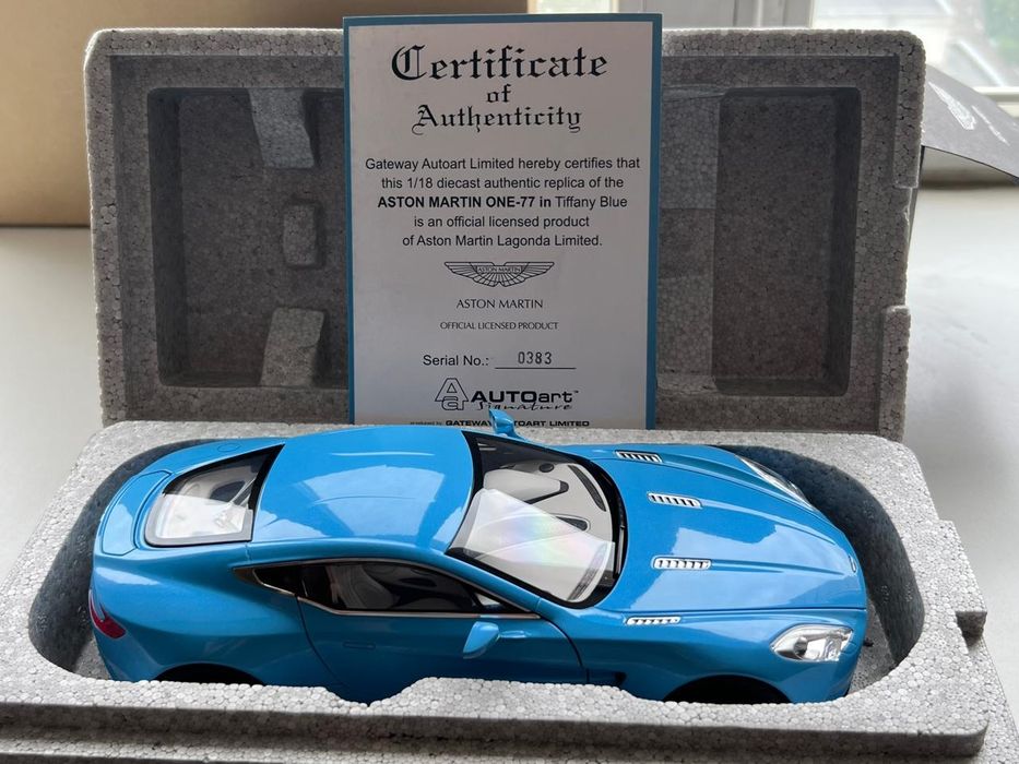 1:18 Aston Martin One-77. tiffany blue.