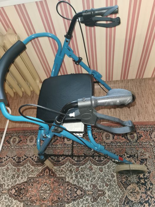 Количка за възрастни, за под питане и сядане