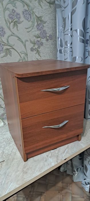 Тумбочка прикроватная
