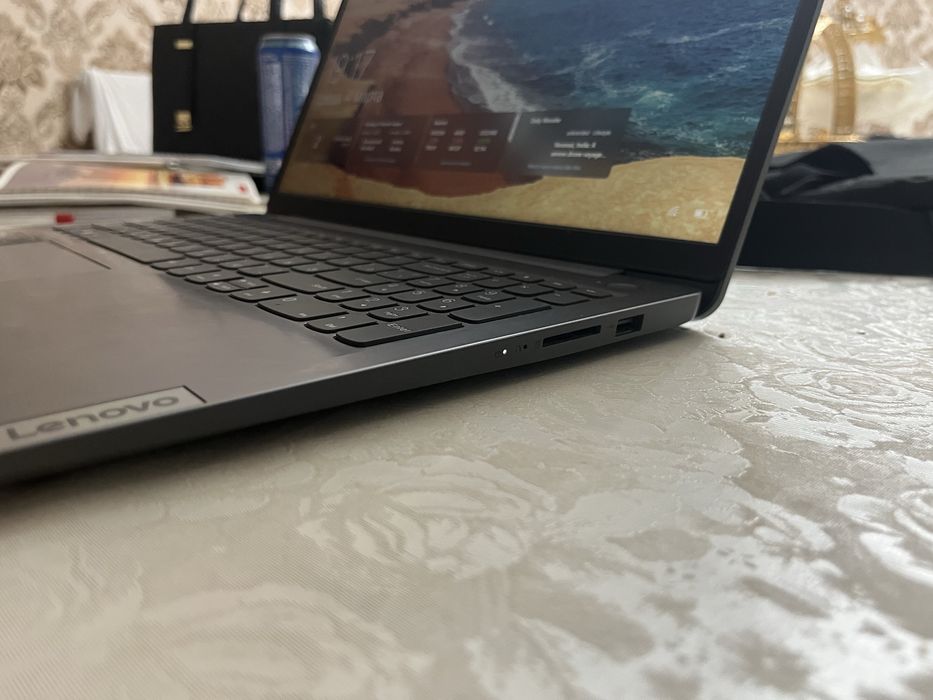 Очень удобный ноутбук для работы Lenovo.