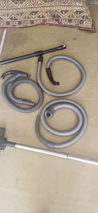 Запчасти от пылесоса .щетки.