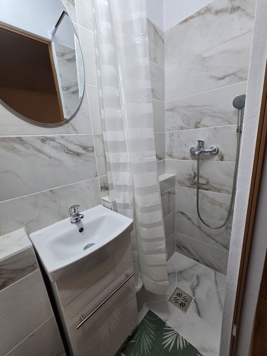 Inchiriez garsoniera