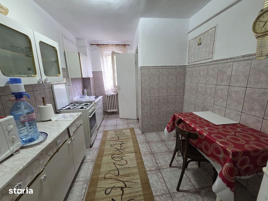Apartament 4 camere Hipodrom , etaj 2 , 2 balcoane
