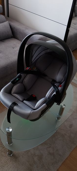 Бебешки стол за кола.