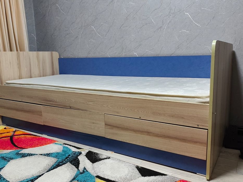 Продам  спальный гарнитур