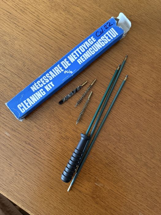 Trusă pentru curățat arma de calibru 22 , 5,6 , 5 ,5