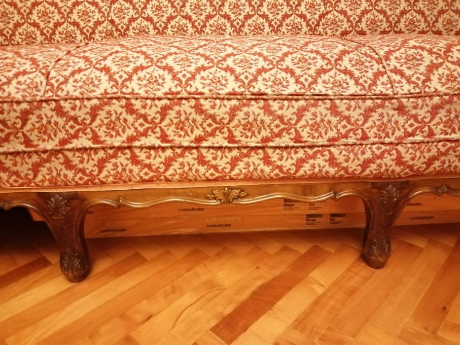 Масивни дървени мебели