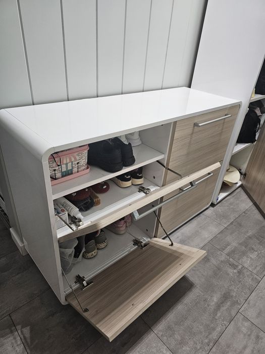 Шкаф за обувки и гардероб за антре