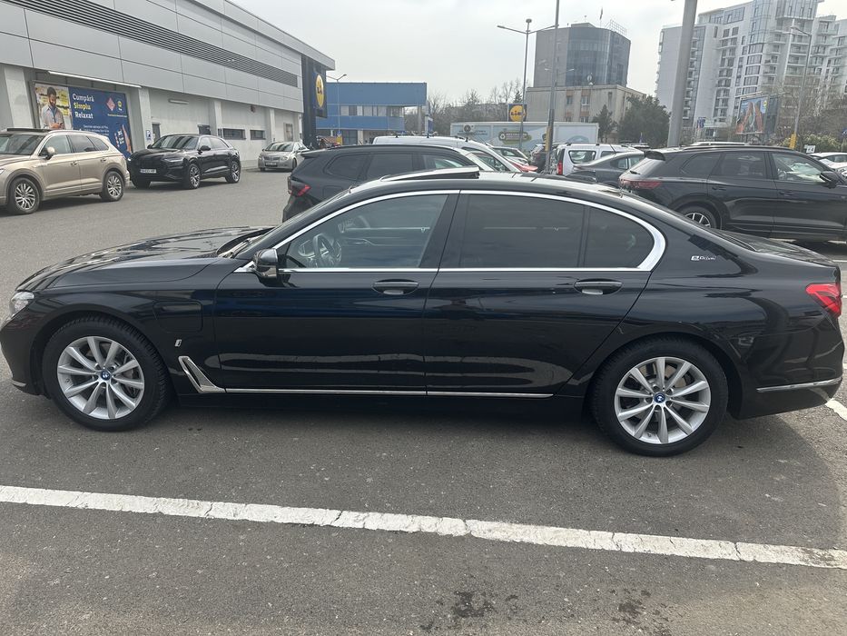 BMW 740e iPerformance 326cp