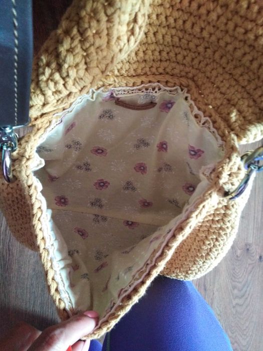 Дамска чанта ръчно изплетена