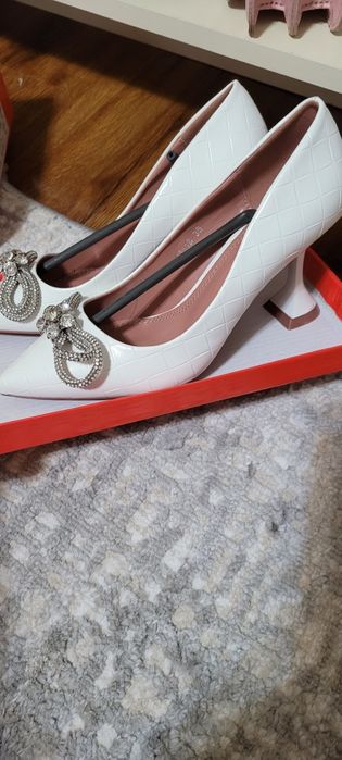 Продам обувь по низкой цене срочно!Arzon narxlarda sotiladi