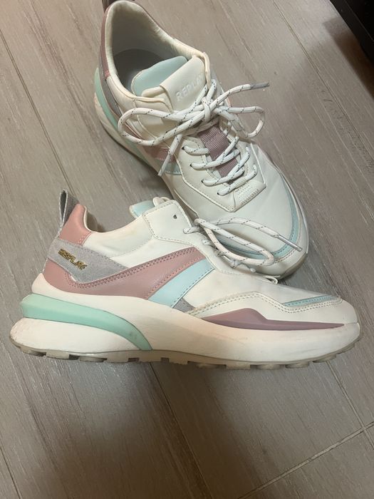 Оригинални сникърси Replay