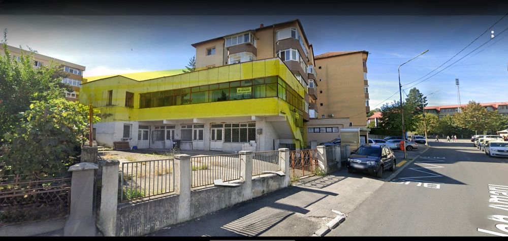 Vând spațiu comercial