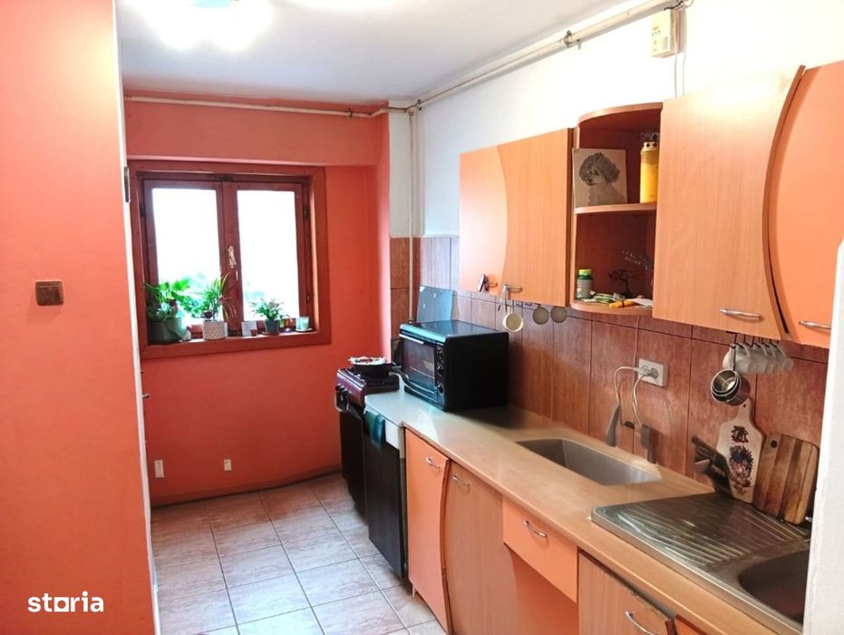 Apartament 4 camere in Micalaca 300 / la Supeco