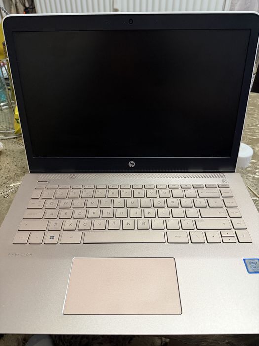 Лаптоп HP Pavilion 14" в цвят White & Rose Gold