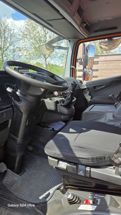 Mercedes Atego basculabil cu macara