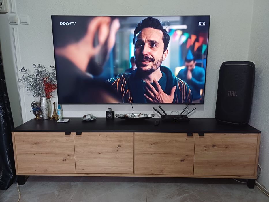 De vânzare canapea, sifonier4 uși comoda tv dulap soldat cu oglinda