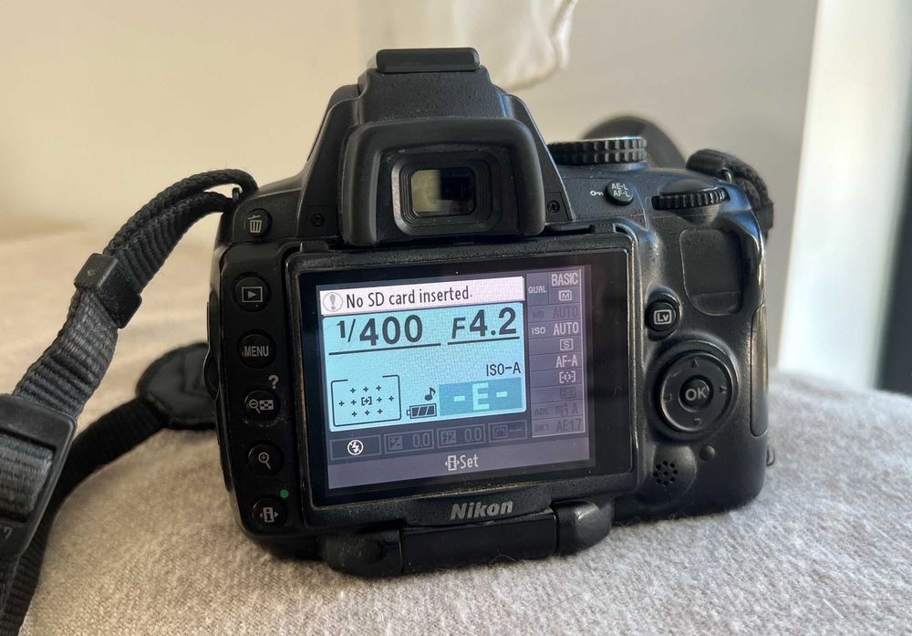 Aparat foto DSLR Nikon D5000 body, funcțional, fără accesorii