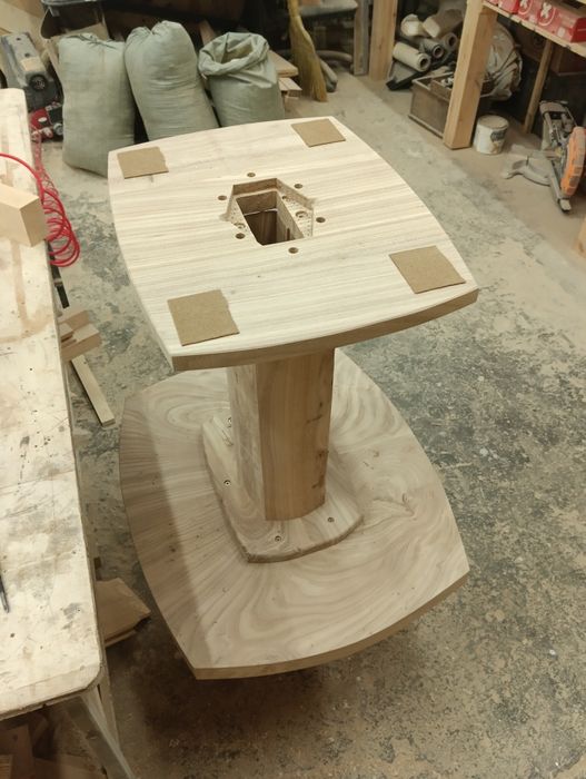 Стол из карагача