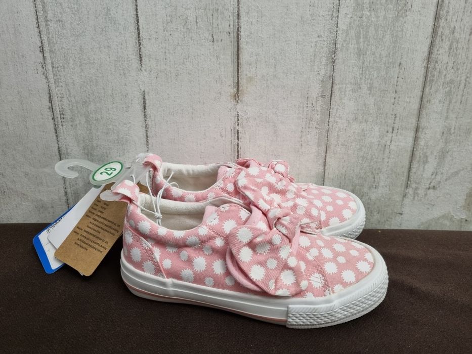 Продам новые туфли, (кеды) на девочку размер 29