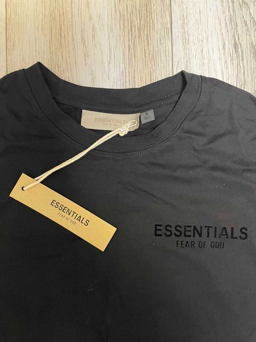 Compleu Essentials (S) Nou cu eticheta | Livrare cu verificare