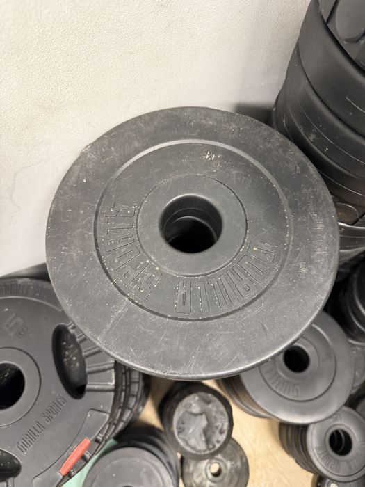 Discuri olimpice haltere si gantere 50 mm Olimpice noi pret 7 lei kg.