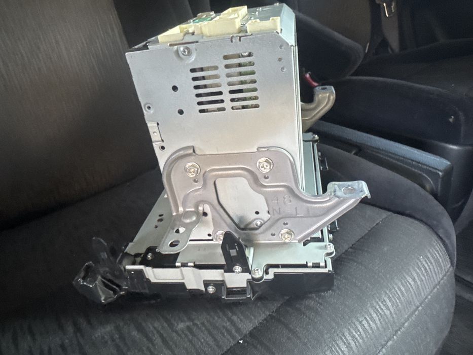 Магнитол tayota Alphard