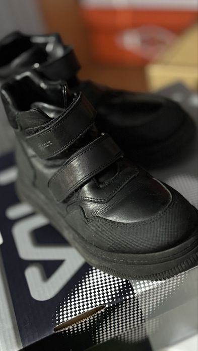 Срочно продам обувь детскую