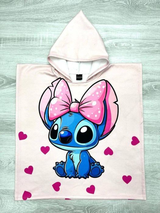 Купальники для детей и полотенце.