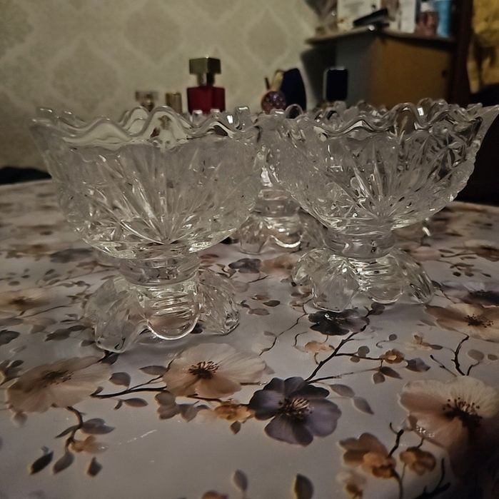 Xrustall idishlar to'plami sotiladi