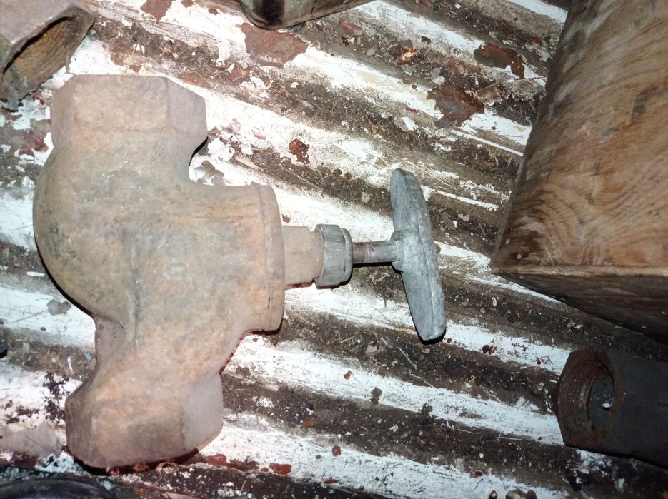 Продам краны на 50, бронзовые и чугунные