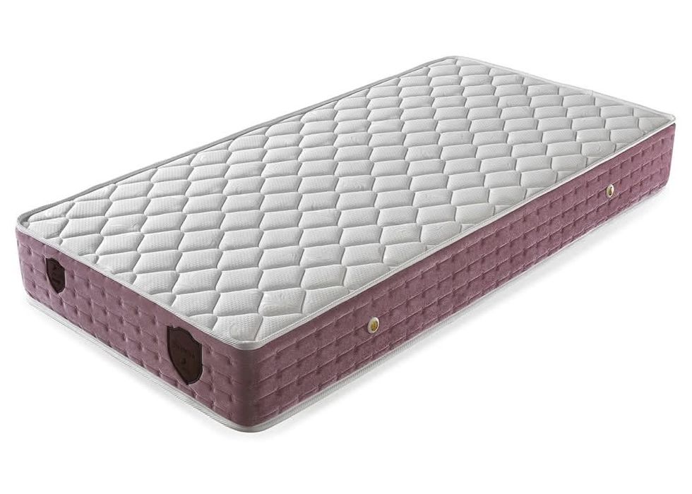 Спалня чисто нова