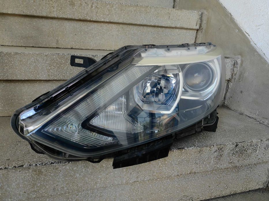 Фар Nissan Qashqai ляв / Фар Нисан Кашкай Халогенен с LED Оригинален