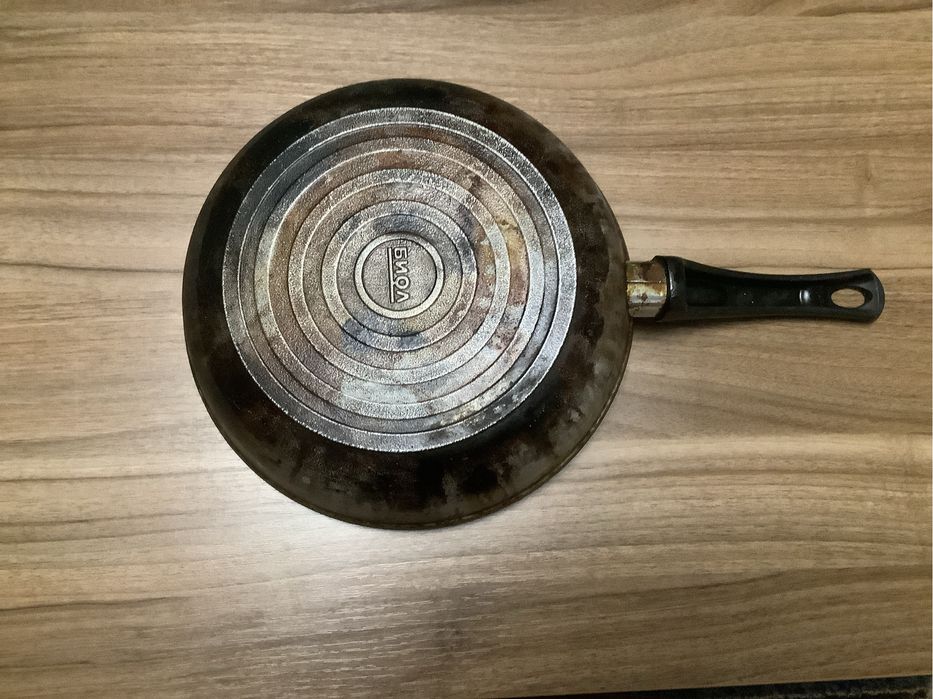 Сковороды б/у  в нормальном состоянии