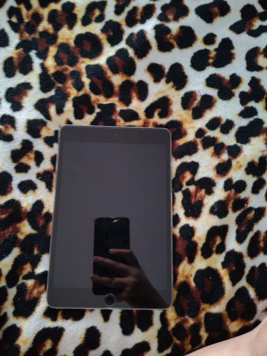 Tabletă iPad mini 4 – 128 GB – (schimb și cu o bicicletă)