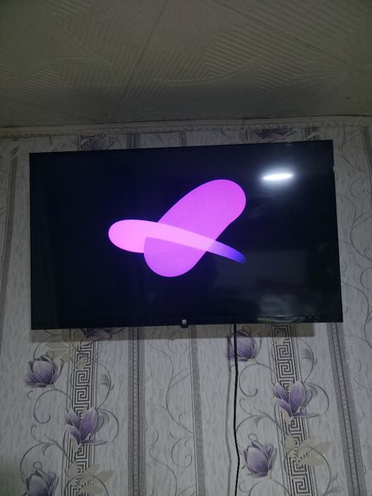 Телевизор смарт продам Qwatt