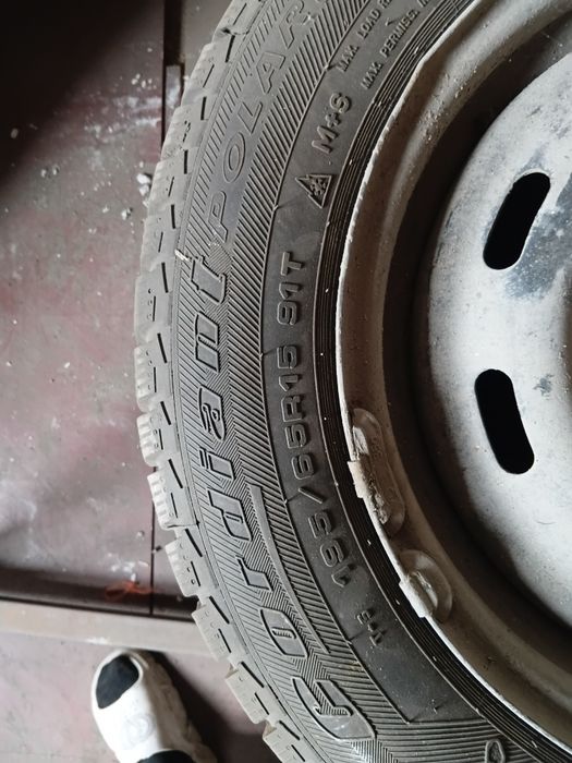 Продам зимний шины с дисками R15